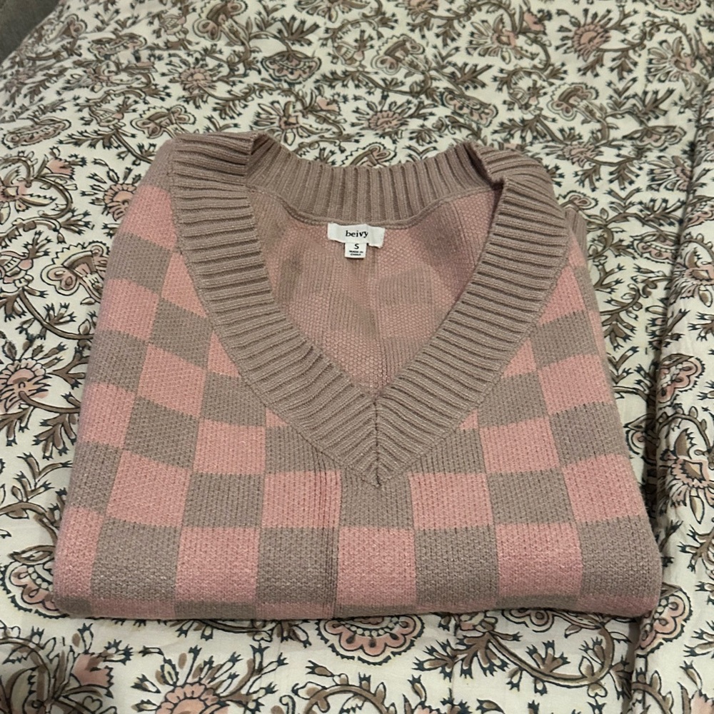 Stylish V-Neck Sweater in Pink and Brown
